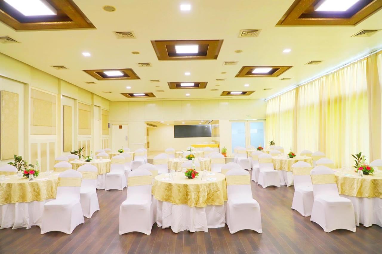 Boulevard 9 Luxury Resort & Spa Nadiad Экстерьер фото