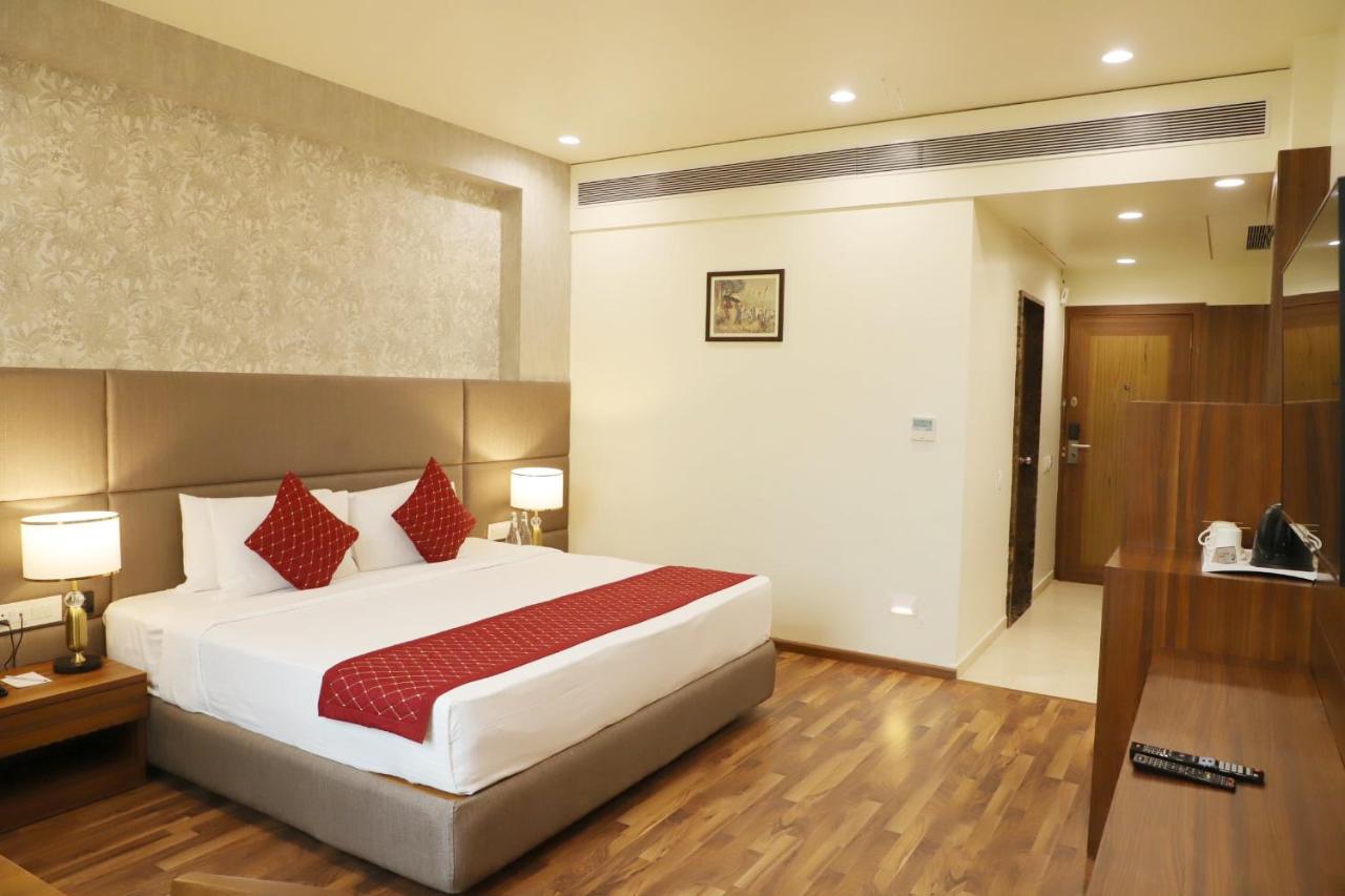 Boulevard 9 Luxury Resort & Spa Nadiad Экстерьер фото