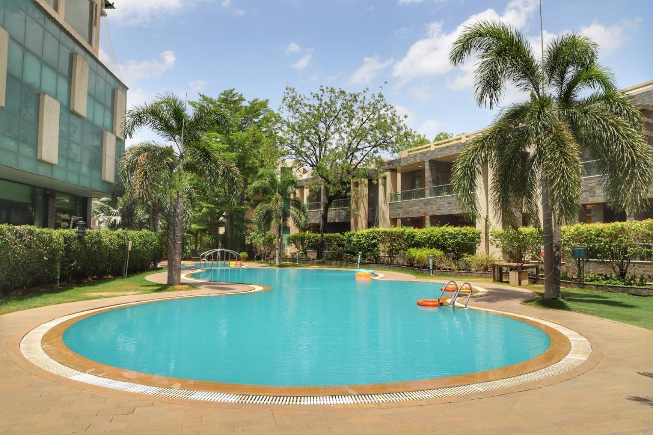 Boulevard 9 Luxury Resort & Spa Nadiad Экстерьер фото