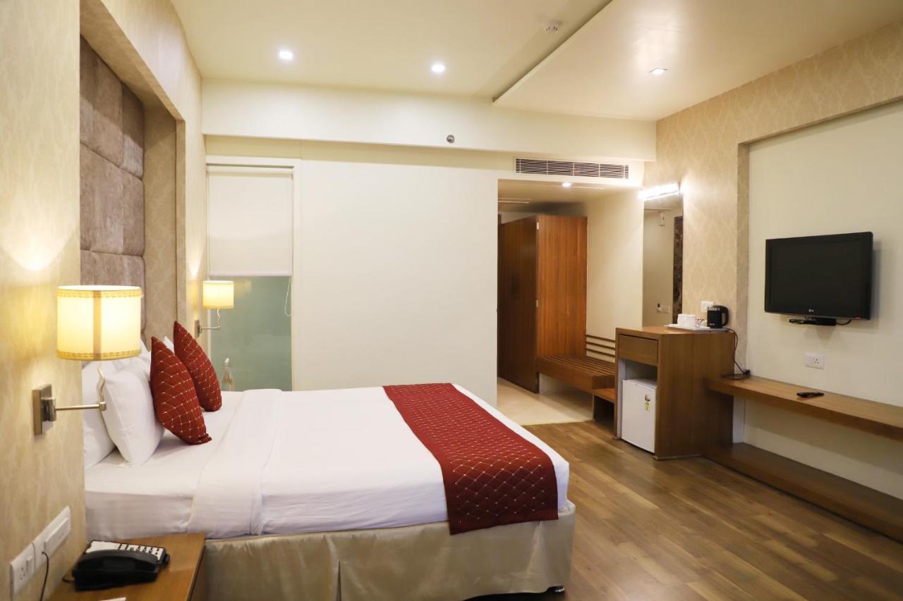Boulevard 9 Luxury Resort & Spa Nadiad Экстерьер фото