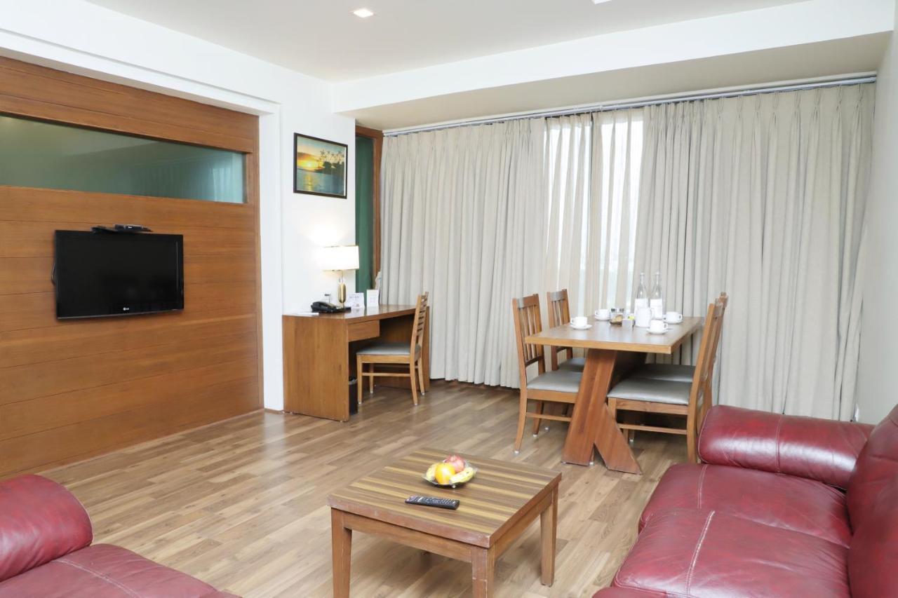 Boulevard 9 Luxury Resort & Spa Nadiad Экстерьер фото