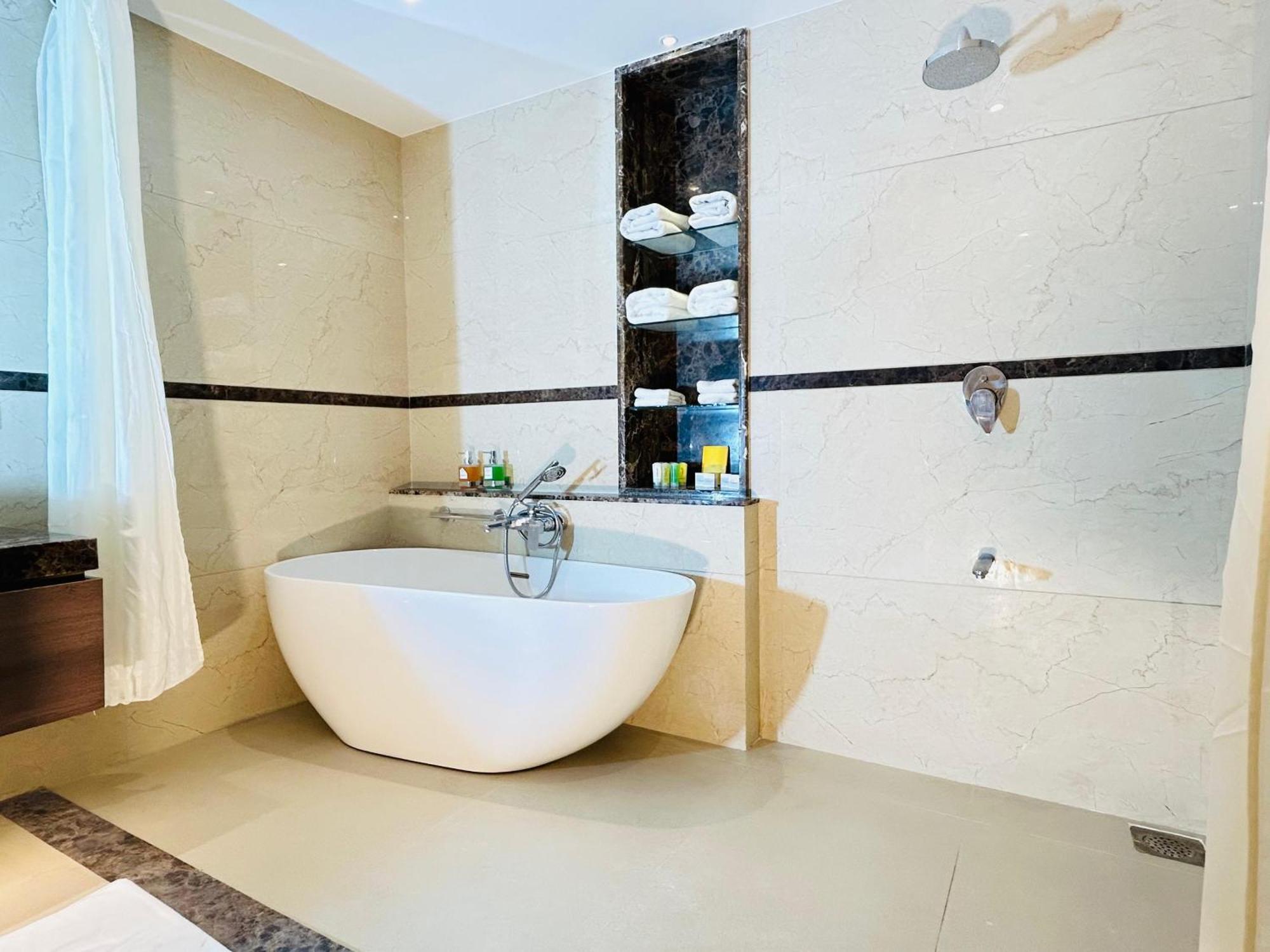 Boulevard 9 Luxury Resort & Spa Nadiad Экстерьер фото