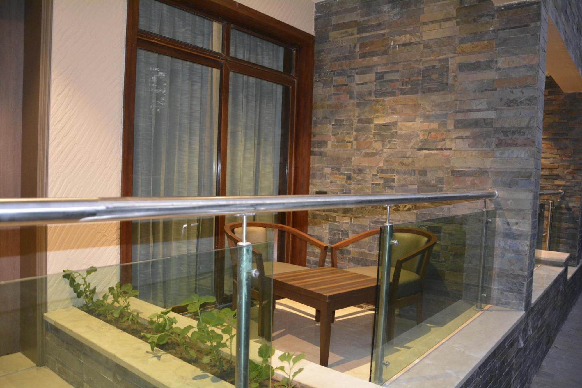 Boulevard 9 Luxury Resort & Spa Nadiad Экстерьер фото