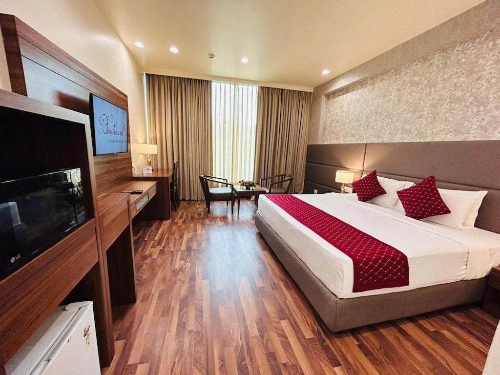 Boulevard 9 Luxury Resort & Spa Nadiad Экстерьер фото