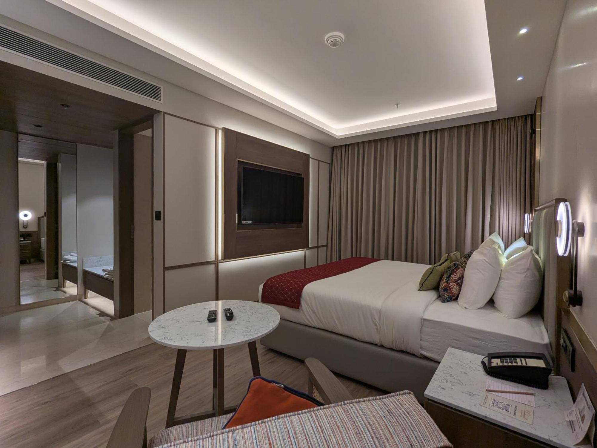 Boulevard 9 Luxury Resort & Spa Nadiad Экстерьер фото