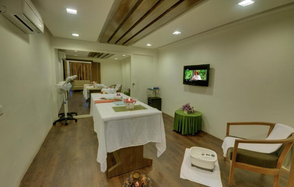 Boulevard 9 Luxury Resort & Spa Nadiad Экстерьер фото